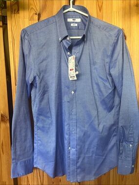 UNIQLO Men’s Blue Button-Down Dress Shirt (size XS)